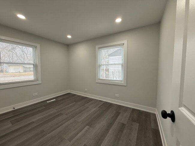 Building Photo - 16752 Artesian Ave