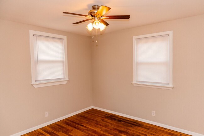 Building Photo - ONE MONTH FREE-Sign by 2/28/2026: Walk to Carytown & the Fan