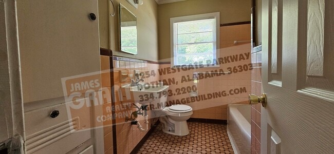 Building Photo - 2004 Roebuck St