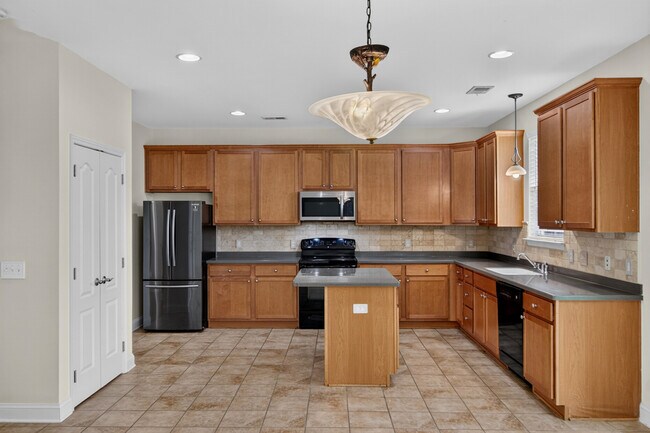 Building Photo - 152 Spindle Way