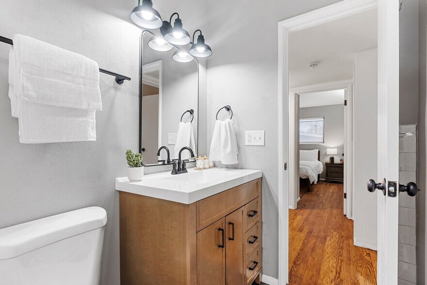 Building Photo - 2310 Dove Dr