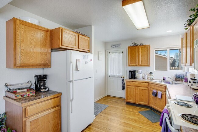 Building Photo - 1743 Rowan Ln