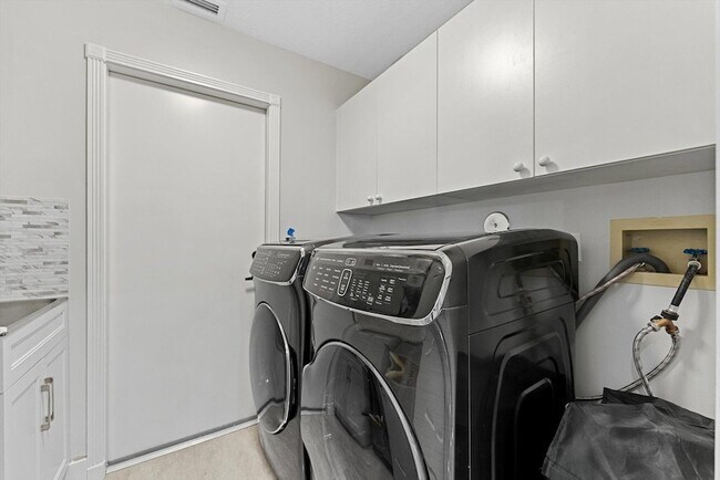 Building Photo - 20094 W Key Dr