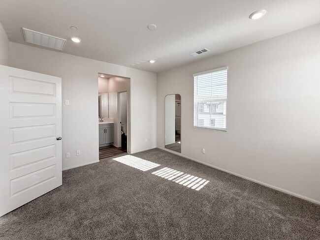 Building Photo - ~ AVAILABLE NOW ~ New Construction Home for Rent in the NEW Heirloom Farms Community in Temecula!