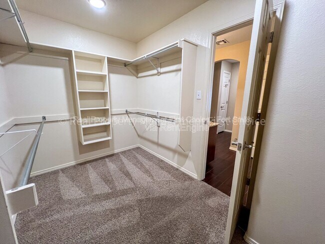 Building Photo - 420 Ridge Point Dr