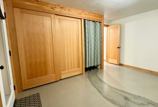Building Photo - Charming 1BR in Convenient Eugene Location!