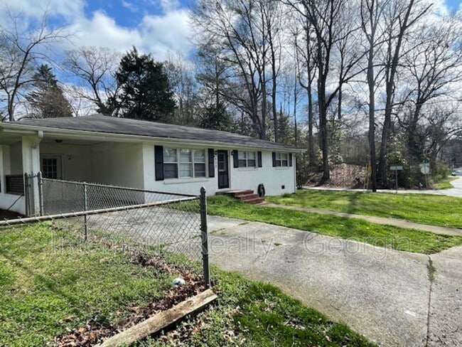 Building Photo - 633 White St