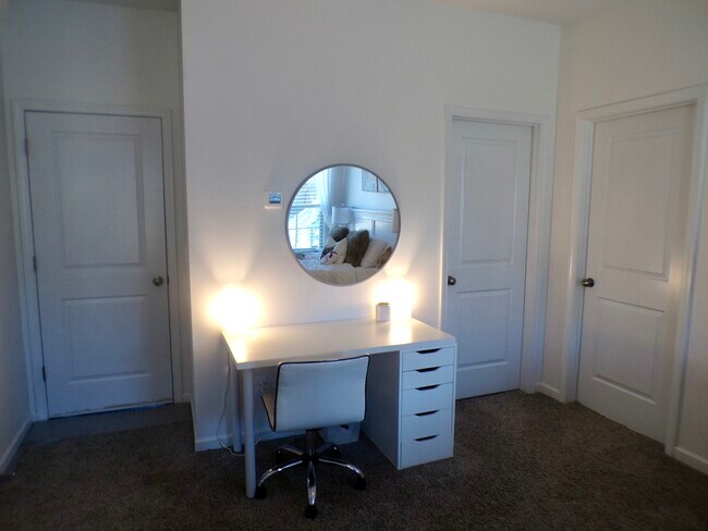 Building Photo - 114 Eldon Dr