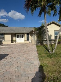Building Photo - 19323 Carolina Cir