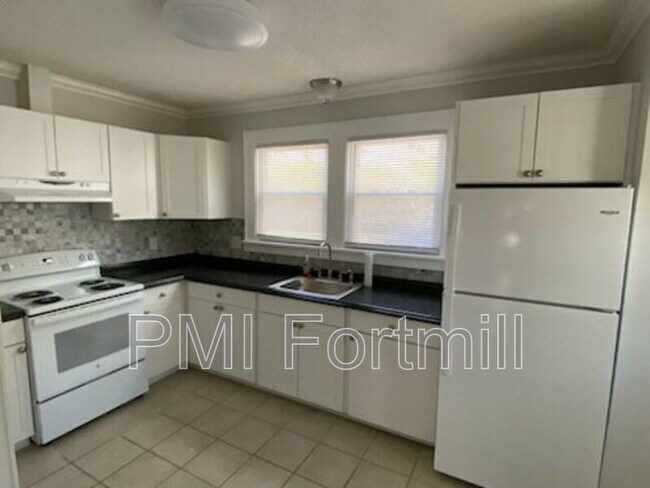 Building Photo - 465 Arch Dr
