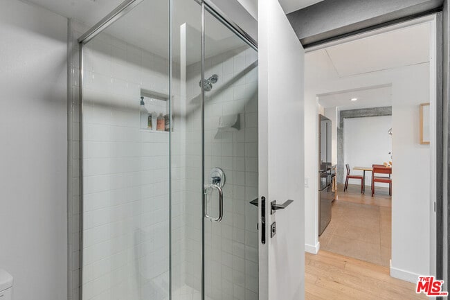 Building Photo - 7135 Hollywood Blvd