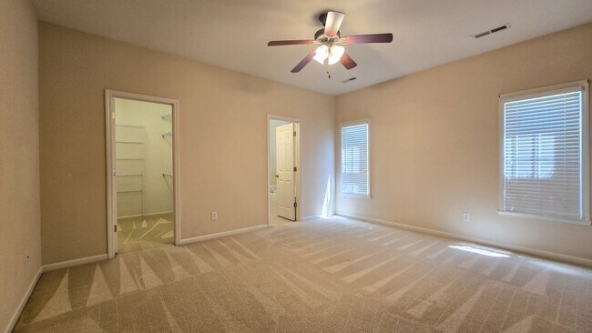 Building Photo - 4001 Parkview Ct