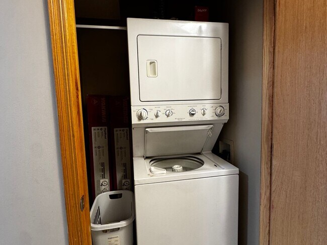 Building Photo - Affordable Non-smoking townhouse in SW Rochester 2beds 2 baths 1 car attached garage washer dryer...