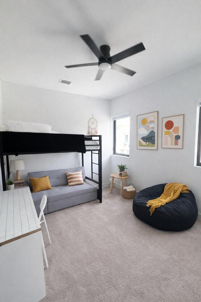 Building Photo - 4189 N Oak Pl