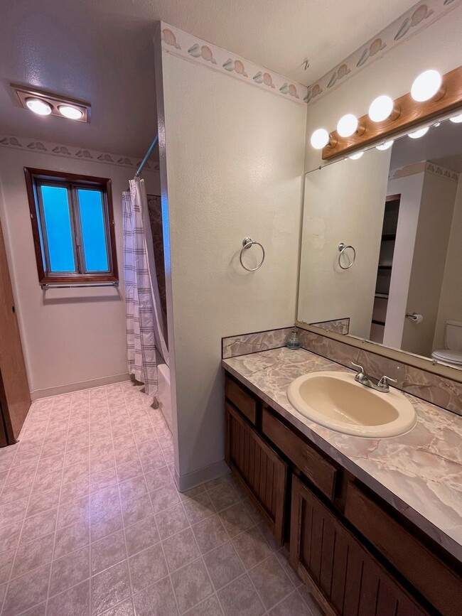 Building Photo - howad01