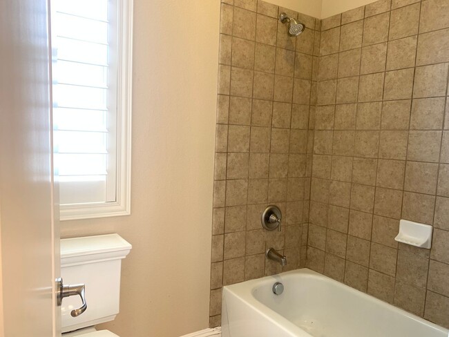 Building Photo - Four Bedrooms, Loft, and Downstairs Bedroo...