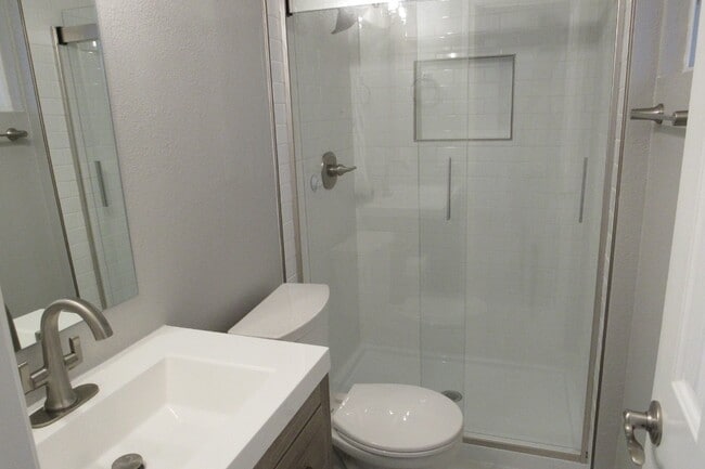 Building Photo - Updated 3 Bed, 2 Bath Home Close to Dublin HS