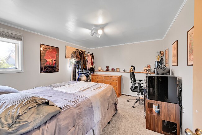 Building Photo - 10883 Fairfax Way