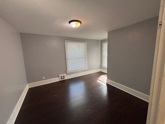 Building Photo - Newly Renovated 3 Bedroom on Park Avenue