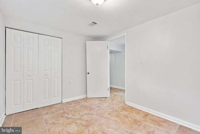 Building Photo - 3001 Fairhill Ct