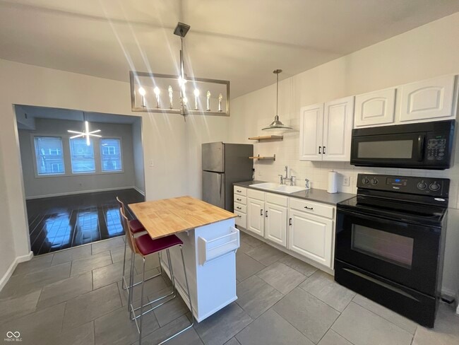 Building Photo - 3818 Central Ave