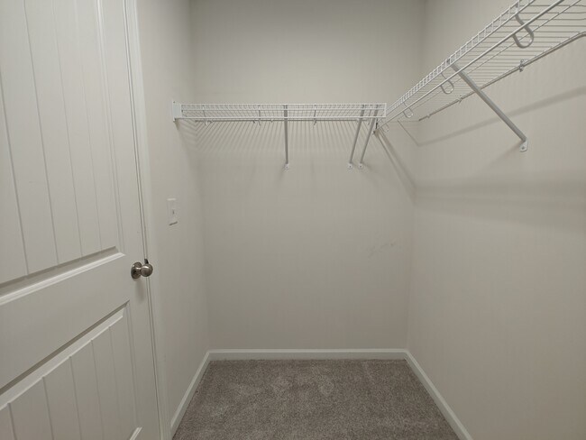 Building Photo - 756 Creekway Dr