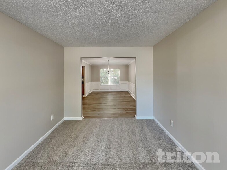 Building Photo - 345 Othello Dr