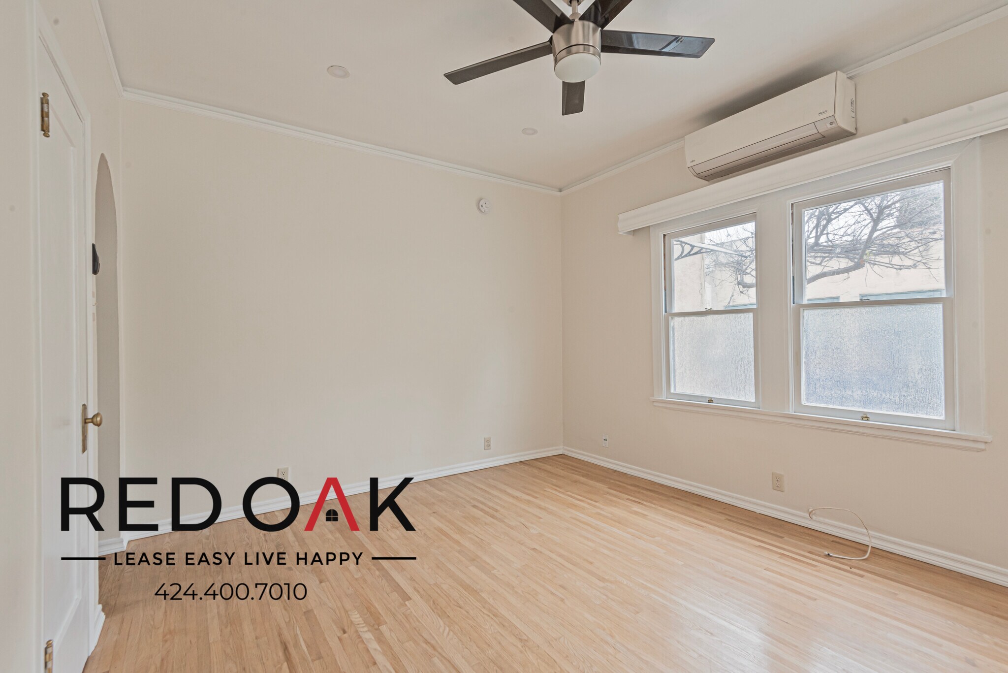 Building Photo - 852 N Oxford Ave