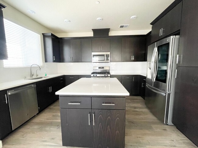 Building Photo - Beautiful 4 Bed 3 Bath Home in W Section Rohnert Park- $3,800 per month!