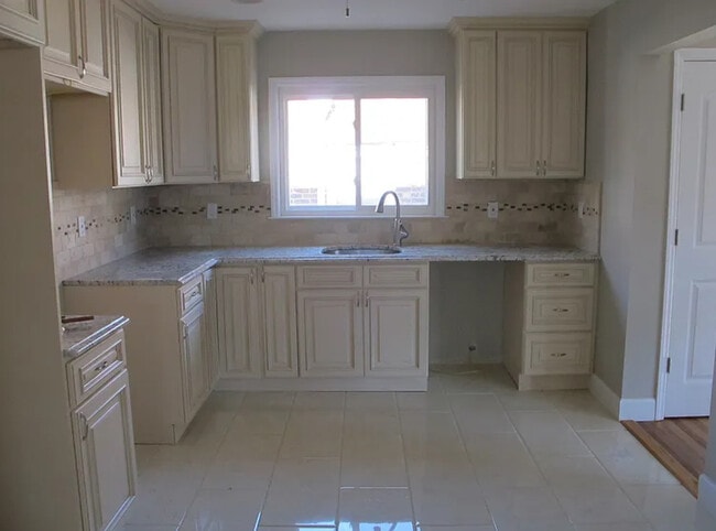 Building Photo - 63 Oxford Pl