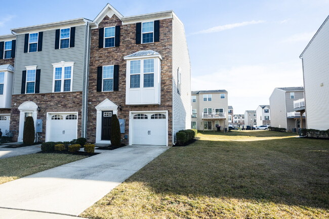 Building Photo - Exceptional 3-bedroom, 2.5-bathroom townhouse in the sought after community of The Villages at Cr...