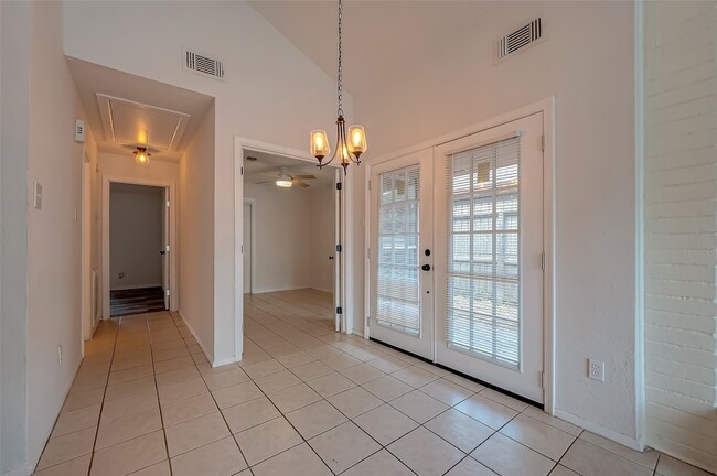 Building Photo - 11009 Crenchrus Ct