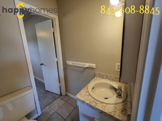 Building Photo - 921 Nabors Dr