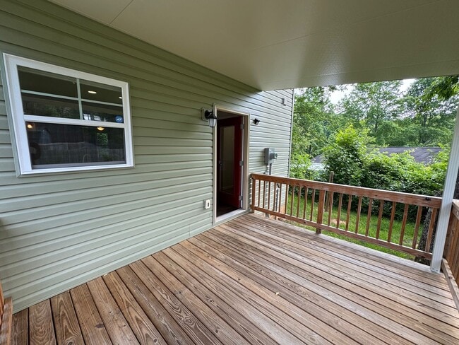 Building Photo - Oakley - Modern Three Bedroom