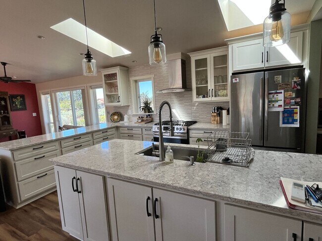 Building Photo - Furnished home between Tumalo & Sisters