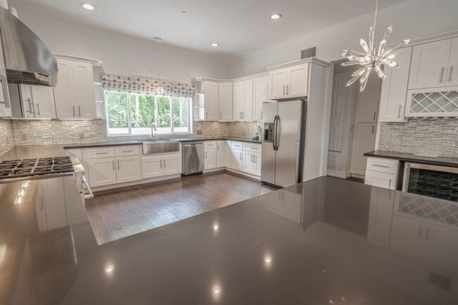 Building Photo - Woodland Hills Single Story 3 Bedroom Home...