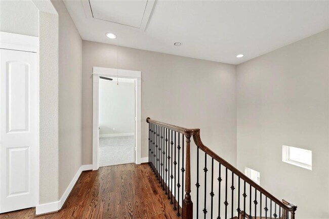 Building Photo - 925 W 23rd St