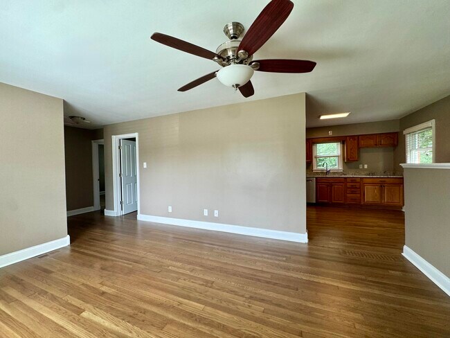Building Photo - 2564 Millbrook Dr
