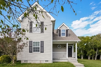Building Photo - 920 Weeping Willow Way