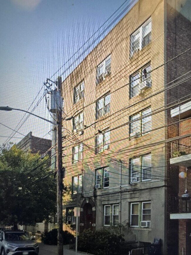 Primary Photo - 31-33-33 66th St