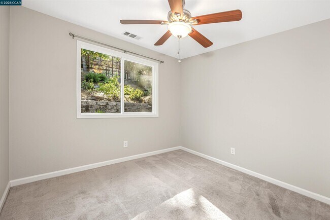 Building Photo - 1371 Juanita Dr