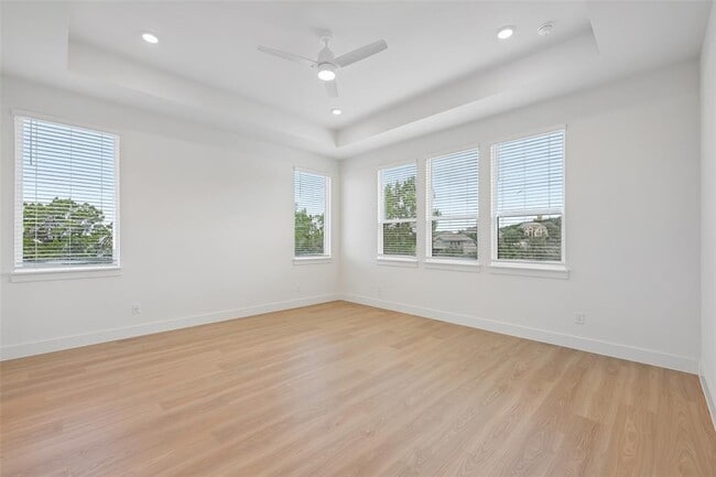 Building Photo - 4908 Turquesa Dr