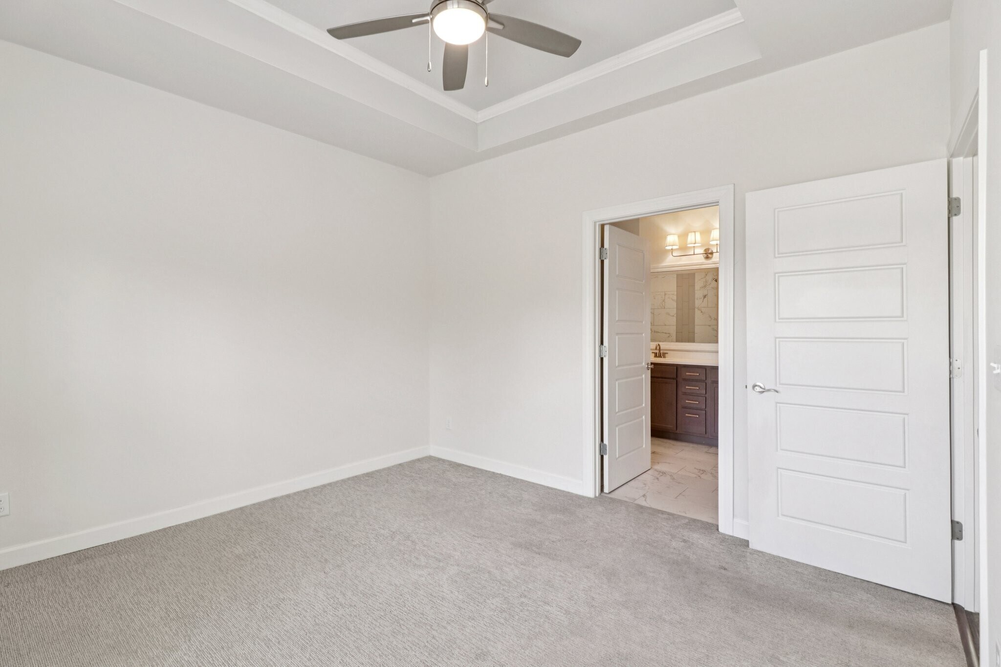 Building Photo - 9776 Montclaire Dr