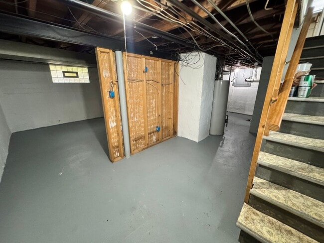 Building Photo - 3 Bedroom House