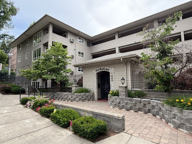 Primary Photo - Beautiful 2 Bed 2 Bath Condo Near Sacred H...
