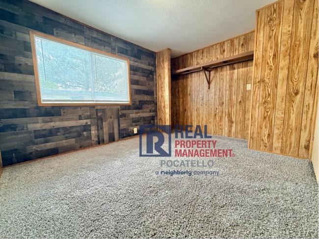 Building Photo - 3 bedroom 1 bath Mobile Home