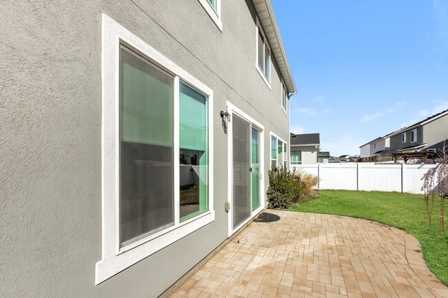 Building Photo - Spacious 4 Bed, 3.5 Bath Pet-Friendly Home with Central Air & 2-Car Garage! - Available NOW!