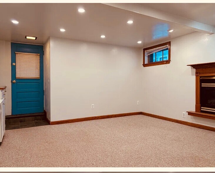 Building Photo - 1044 Broadway