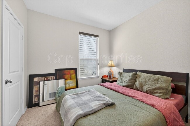 Building Photo - 7001 Lions Pk