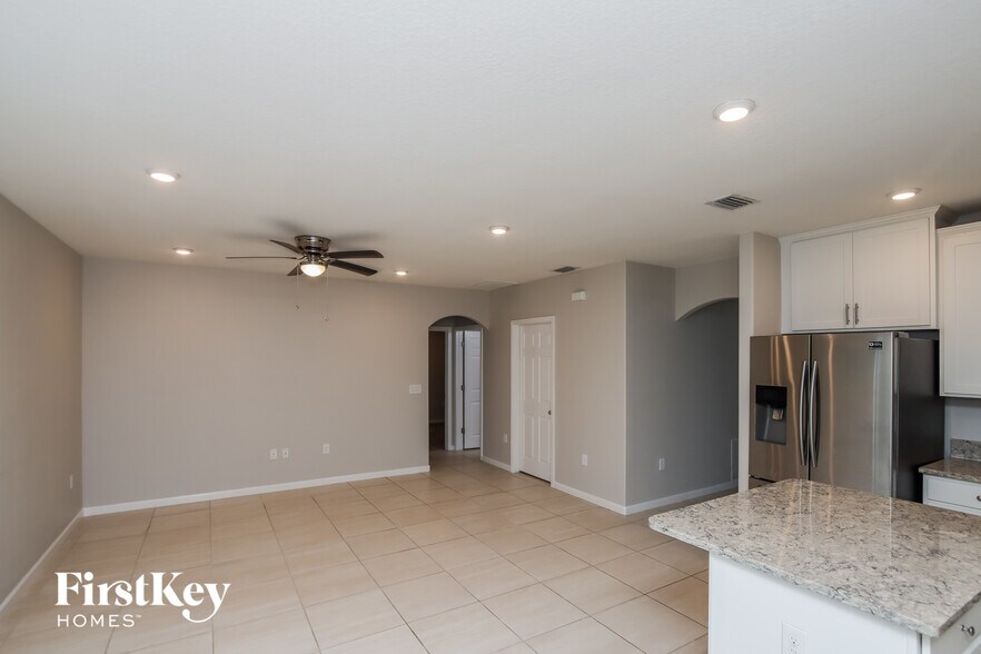 Building Photo - 4143 Moccasin Dr